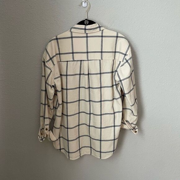 Universal Thread Women’s Oversized Long Sleeve Flannel Size XS - Picture 3 of 4